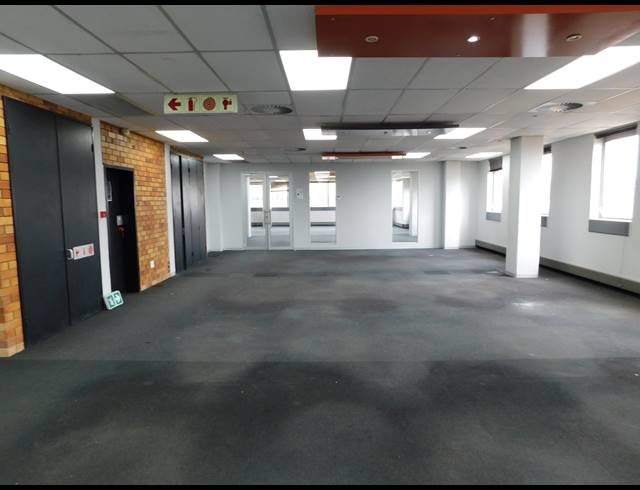 4,664M² OFFICE TO LET IN FERNDALE